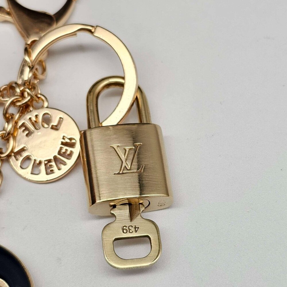 Louis Vuitton Authentic Gold Lock 🔒 Unbranded Flower Keychain Charm for Bags - Picture 5 of 7